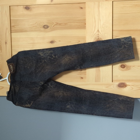 Frank Patrick Jane jeans with a suede touch to them - Picture 5 of 5